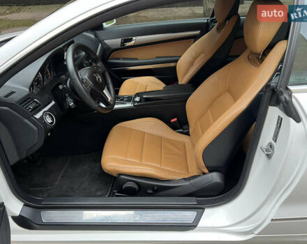 Белый Мерседес Е-Класс, объемом двигателя 2.2 л и пробегом 158 тыс. км за 13000 $, фото 48 на Automoto.ua