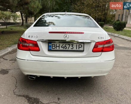 Белый Мерседес Е-Класс, объемом двигателя 2.2 л и пробегом 158 тыс. км за 13000 $, фото 14 на Automoto.ua