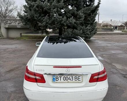 Белый Мерседес Е-Класс, объемом двигателя 3.5 л и пробегом 123 тыс. км за 21000 $, фото 2 на Automoto.ua