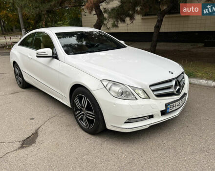 Белый Мерседес Е-Класс, объемом двигателя 2.2 л и пробегом 158 тыс. км за 13000 $, фото 26 на Automoto.ua