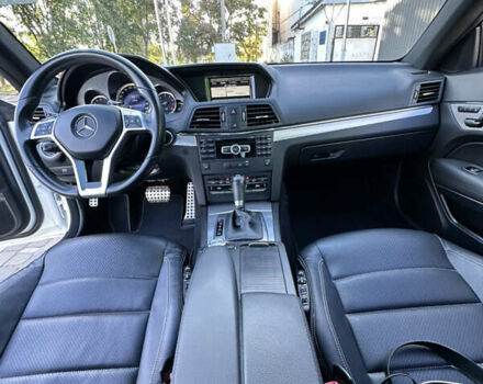 Белый Мерседес Е-Класс, объемом двигателя 1.8 л и пробегом 115 тыс. км за 15000 $, фото 18 на Automoto.ua