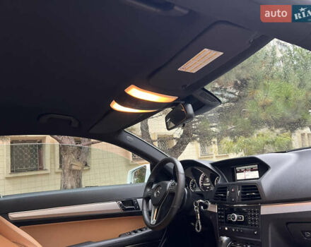 Белый Мерседес Е-Класс, объемом двигателя 2.2 л и пробегом 158 тыс. км за 13000 $, фото 50 на Automoto.ua