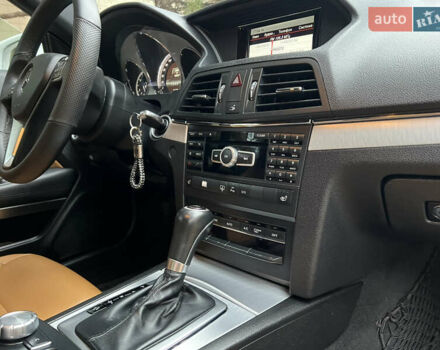 Белый Мерседес Е-Класс, объемом двигателя 2.2 л и пробегом 158 тыс. км за 13000 $, фото 49 на Automoto.ua