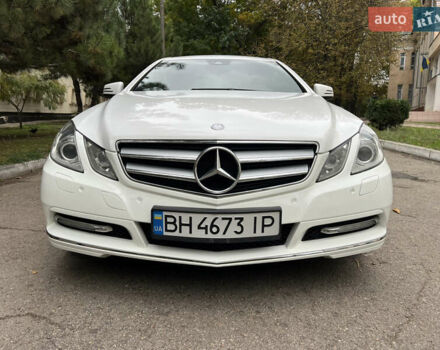 Белый Мерседес Е-Класс, объемом двигателя 2.2 л и пробегом 158 тыс. км за 13000 $, фото 6 на Automoto.ua