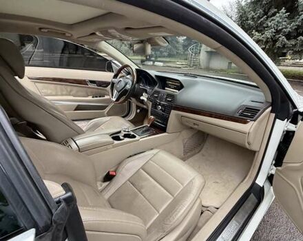 Белый Мерседес Е-Класс, объемом двигателя 3.5 л и пробегом 123 тыс. км за 21000 $, фото 10 на Automoto.ua