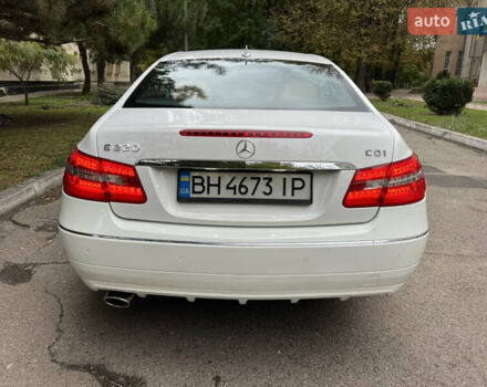 Белый Мерседес Е-Класс, объемом двигателя 2.2 л и пробегом 158 тыс. км за 13000 $, фото 16 на Automoto.ua