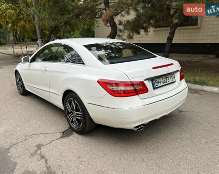 Белый Мерседес Е-Класс, объемом двигателя 2.2 л и пробегом 158 тыс. км за 13000 $, фото 8 на Automoto.ua