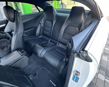 Белый Мерседес Е-Класс, объемом двигателя 1.8 л и пробегом 115 тыс. км за 15000 $, фото 21 на Automoto.ua