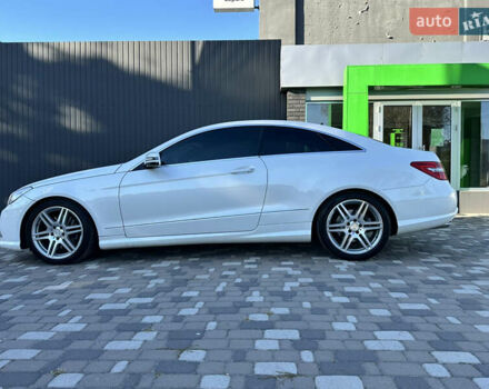 Белый Мерседес Е-Класс, объемом двигателя 1.8 л и пробегом 115 тыс. км за 15000 $, фото 7 на Automoto.ua