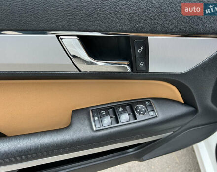 Белый Мерседес Е-Класс, объемом двигателя 2.2 л и пробегом 158 тыс. км за 13000 $, фото 45 на Automoto.ua