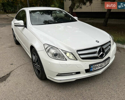 Белый Мерседес Е-Класс, объемом двигателя 2.2 л и пробегом 158 тыс. км за 13000 $, фото 23 на Automoto.ua