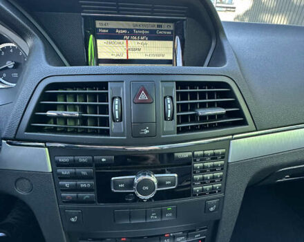 Белый Мерседес Е-Класс, объемом двигателя 1.8 л и пробегом 115 тыс. км за 15000 $, фото 16 на Automoto.ua