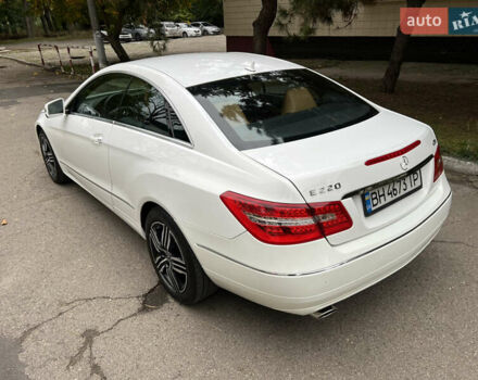 Белый Мерседес Е-Класс, объемом двигателя 2.2 л и пробегом 158 тыс. км за 13000 $, фото 11 на Automoto.ua