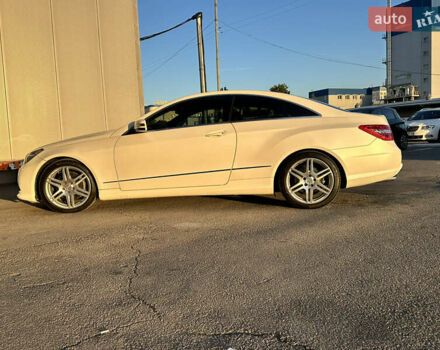 Белый Мерседес Е-Класс, объемом двигателя 1.8 л и пробегом 115 тыс. км за 15000 $, фото 4 на Automoto.ua