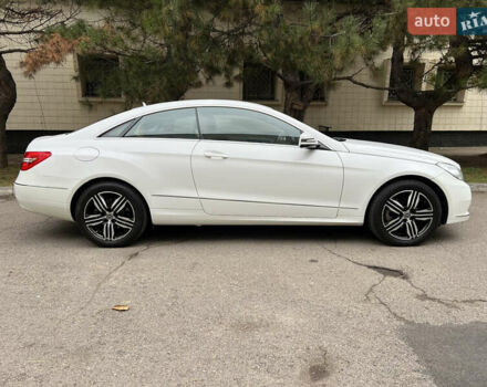 Белый Мерседес Е-Класс, объемом двигателя 2.2 л и пробегом 158 тыс. км за 13000 $, фото 17 на Automoto.ua