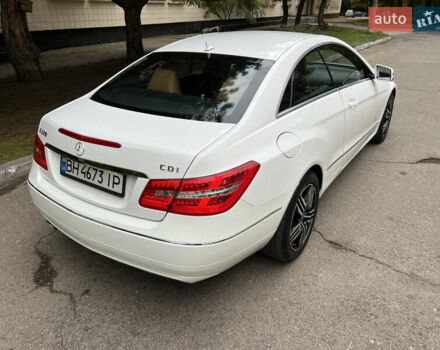 Белый Мерседес Е-Класс, объемом двигателя 2.2 л и пробегом 158 тыс. км за 13000 $, фото 19 на Automoto.ua