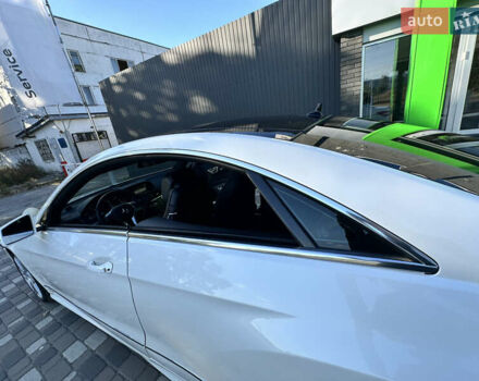 Белый Мерседес Е-Класс, объемом двигателя 1.8 л и пробегом 115 тыс. км за 15000 $, фото 20 на Automoto.ua