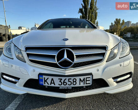 Белый Мерседес Е-Класс, объемом двигателя 1.8 л и пробегом 115 тыс. км за 15000 $, фото 9 на Automoto.ua