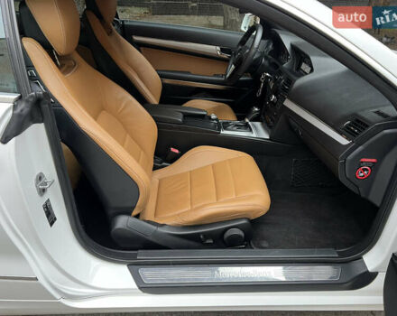 Белый Мерседес Е-Класс, объемом двигателя 2.2 л и пробегом 158 тыс. км за 13000 $, фото 55 на Automoto.ua