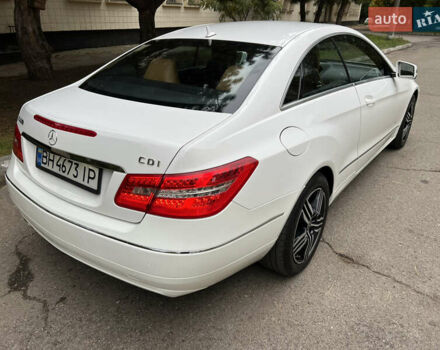 Белый Мерседес Е-Класс, объемом двигателя 2.2 л и пробегом 158 тыс. км за 13000 $, фото 20 на Automoto.ua