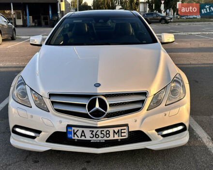 Белый Мерседес Е-Класс, объемом двигателя 1.8 л и пробегом 115 тыс. км за 15000 $, фото 1 на Automoto.ua