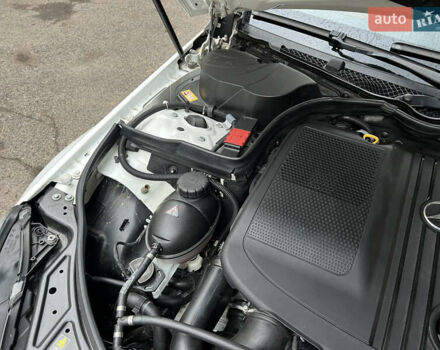 Белый Мерседес Е-Класс, объемом двигателя 2.2 л и пробегом 158 тыс. км за 13000 $, фото 32 на Automoto.ua