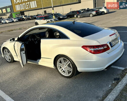 Белый Мерседес Е-Класс, объемом двигателя 1.8 л и пробегом 115 тыс. км за 15000 $, фото 10 на Automoto.ua