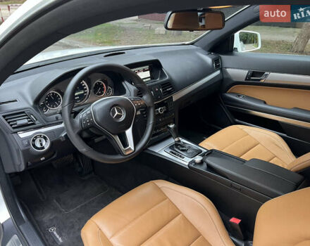 Белый Мерседес Е-Класс, объемом двигателя 2.2 л и пробегом 158 тыс. км за 13000 $, фото 44 на Automoto.ua