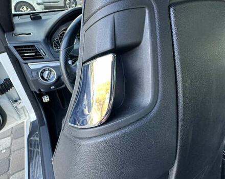 Белый Мерседес Е-Класс, объемом двигателя 1.8 л и пробегом 115 тыс. км за 15000 $, фото 17 на Automoto.ua