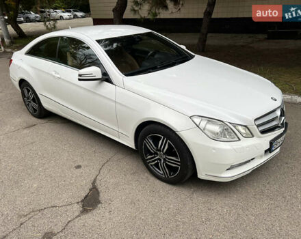 Белый Мерседес Е-Класс, объемом двигателя 2.2 л и пробегом 158 тыс. км за 13000 $, фото 24 на Automoto.ua