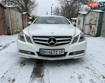 Белый Мерседес Е-Класс, объемом двигателя 2.2 л и пробегом 158 тыс. км за 13300 $, фото 7 на Automoto.ua