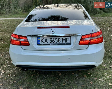 Белый Мерседес Е-Класс, объемом двигателя 1.8 л и пробегом 115 тыс. км за 15000 $, фото 11 на Automoto.ua