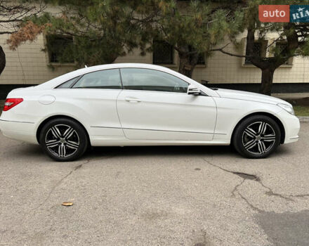 Белый Мерседес Е-Класс, объемом двигателя 2.2 л и пробегом 158 тыс. км за 13000 $, фото 21 на Automoto.ua