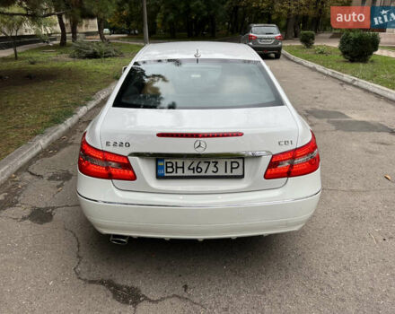 Белый Мерседес Е-Класс, объемом двигателя 2.2 л и пробегом 158 тыс. км за 13000 $, фото 15 на Automoto.ua