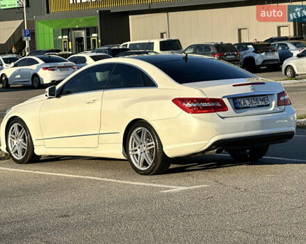 Белый Мерседес Е-Класс, объемом двигателя 1.8 л и пробегом 115 тыс. км за 15000 $, фото 8 на Automoto.ua