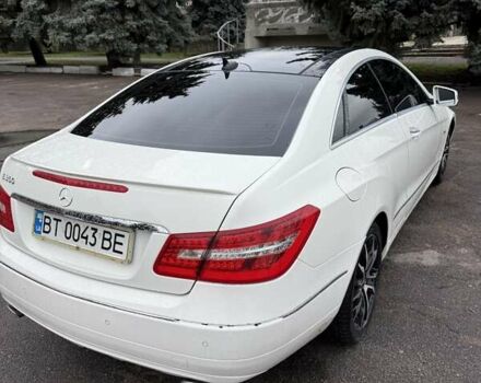 Белый Мерседес Е-Класс, объемом двигателя 3.5 л и пробегом 123 тыс. км за 21000 $, фото 1 на Automoto.ua