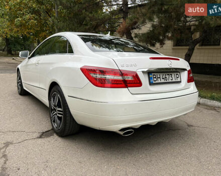 Белый Мерседес Е-Класс, объемом двигателя 2.2 л и пробегом 158 тыс. км за 13000 $, фото 10 на Automoto.ua