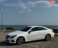 Белый Мерседес Е-Класс, объемом двигателя 2.2 л и пробегом 65 тыс. км за 19000 $, фото 2 на Automoto.ua