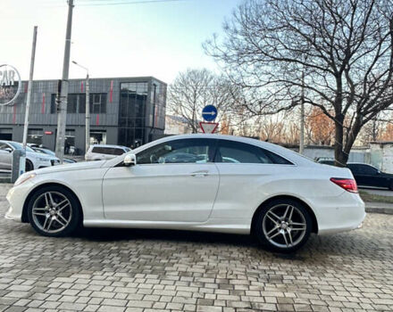 Белый Мерседес Е-Класс, объемом двигателя 3 л и пробегом 75 тыс. км за 21500 $, фото 1 на Automoto.ua