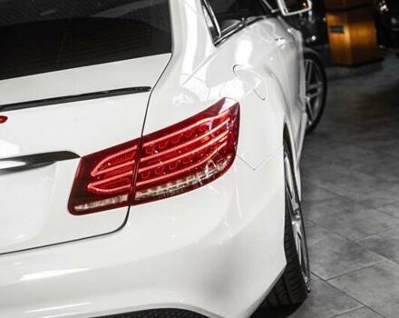 Белый Мерседес Е-Класс, объемом двигателя 3 л и пробегом 113 тыс. км за 27900 $, фото 6 на Automoto.ua