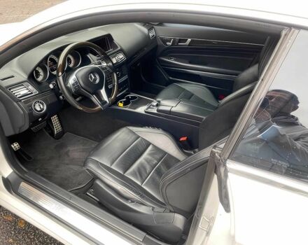 Белый Мерседес Е-Класс, объемом двигателя 3 л и пробегом 80 тыс. км за 12650 $, фото 10 на Automoto.ua