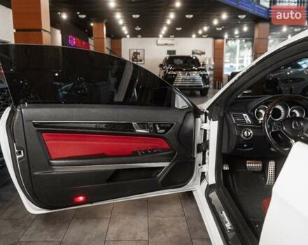 Белый Мерседес Е-Класс, объемом двигателя 3 л и пробегом 113 тыс. км за 27900 $, фото 59 на Automoto.ua