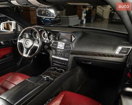 Белый Мерседес Е-Класс, объемом двигателя 3 л и пробегом 113 тыс. км за 27900 $, фото 19 на Automoto.ua