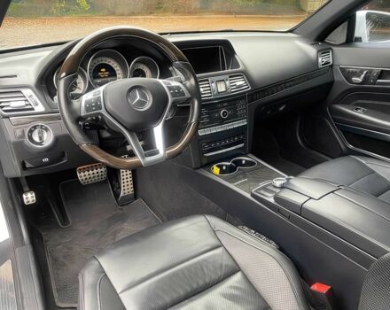 Белый Мерседес Е-Класс, объемом двигателя 3 л и пробегом 80 тыс. км за 12650 $, фото 11 на Automoto.ua