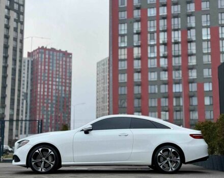 Белый Мерседес Е-Класс, объемом двигателя 3 л и пробегом 164 тыс. км за 31000 $, фото 3 на Automoto.ua