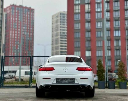 Белый Мерседес Е-Класс, объемом двигателя 3 л и пробегом 164 тыс. км за 31000 $, фото 2 на Automoto.ua