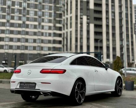 Белый Мерседес Е-Класс, объемом двигателя 3 л и пробегом 164 тыс. км за 31000 $, фото 2 на Automoto.ua