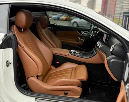 Белый Мерседес Е-Класс, объемом двигателя 3 л и пробегом 164 тыс. км за 31000 $, фото 18 на Automoto.ua