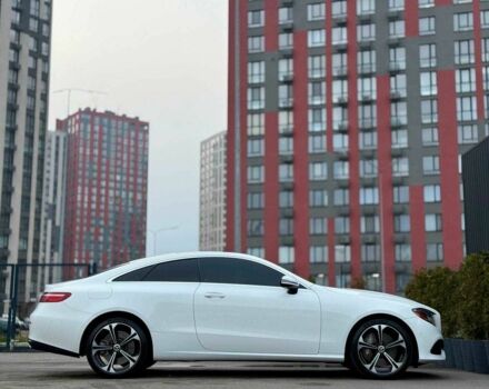 Белый Мерседес Е-Класс, объемом двигателя 3 л и пробегом 164 тыс. км за 31000 $, фото 4 на Automoto.ua