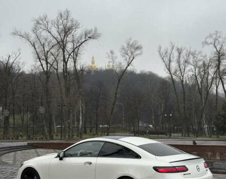 Белый Мерседес Е-Класс, объемом двигателя 2.99 л и пробегом 203 тыс. км за 34800 $, фото 5 на Automoto.ua